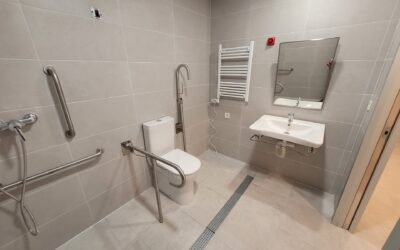 Baño accesible y DB-SUA: las cotas se cumplen en fabrica