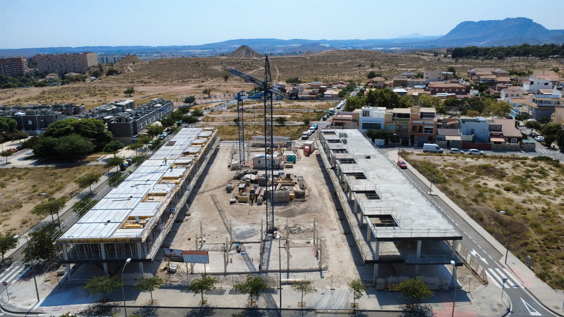 Promoción de vivienda asequible en construcción con baños industrializados